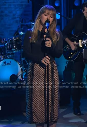 Kelly’s lace overlay skirt on The Kelly Clarkson Show