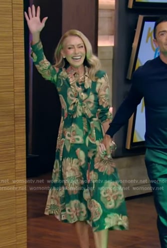 Kelly’s green floral print dress on Live with Kelly and Mark