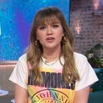 Kelly's Rock Ramones graphic tee on The Kelly Clarkson Show