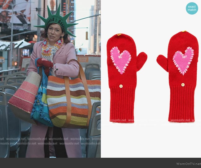 Society Telluride Cashmitten Imperfect Heart Gloves worn by Elsbeth Tascioni (Carrie Preston) on Elsbeth