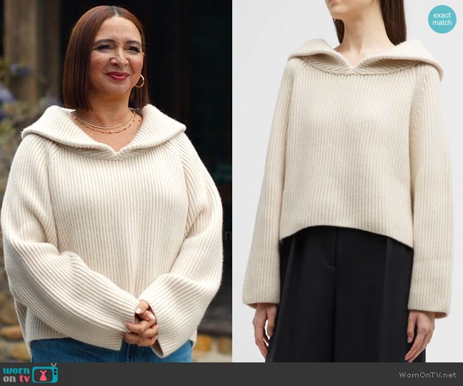 Khaite Raisa Cashmere Shawl Sweater worn by Molly Novak (Maya Rudolph) on Loot