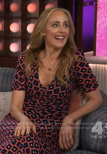 Kim Raver's geometric print ruched dress on The Kelly Clarkson Show