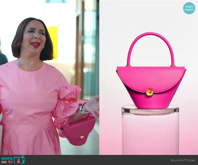 MAM Pink Flap Bag worn by Molly Novak (Maya Rudolph) on Loot