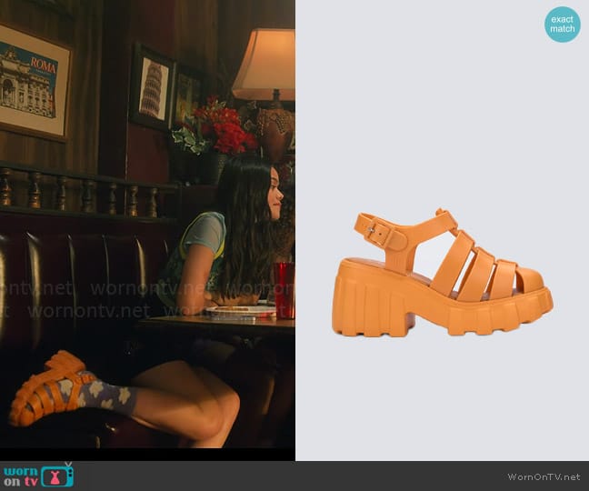 Melissa Megan Fisherman Sandals worn by Minnie 'Mouse' Honrada (Malia Pyles) on Pretty Little Liars Original Sin