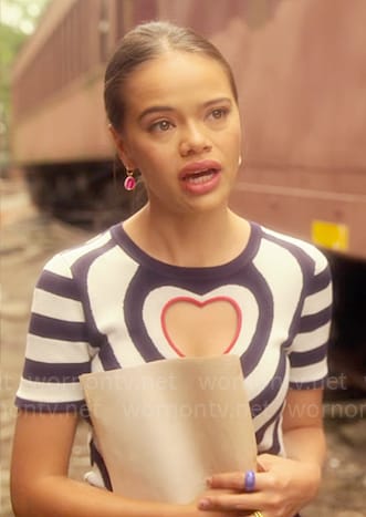 Mouse's striped heart cutout top and crochet square jeans on Pretty Little Liars Summer School