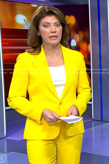 Norah’s yellow single-breasted blazer on CBS Evening News