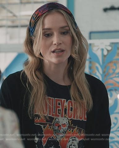 Quinn's black Motley Crue graphic tee on Elsbeth