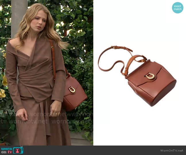 Sancia The Juna Convertible Back Pack worn by Summer Newman (Allison Lanier) on The Young and the Restless