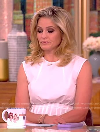 Sara's white pleated top on The View