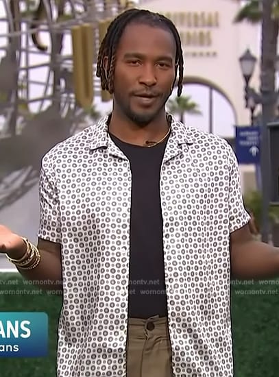 Scott's gray printed short sleeve shirt on Access Hollywood