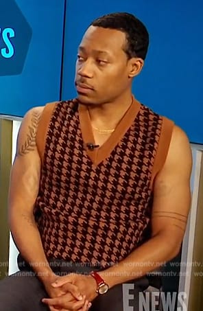 Tyler's brown houndstooth vest on E! News