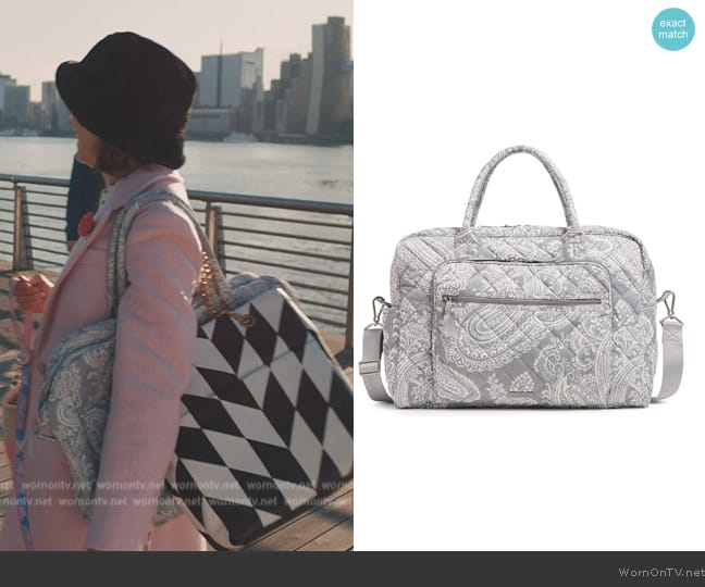 Elsbeth’s gray paisley print tote on Elsbeth