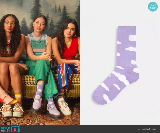 ASOS Design Sport sock with cloud design in lilac worn by Minnie 'Mouse' Honrada (Malia Pyles) on Pretty Little Liars Original Sin