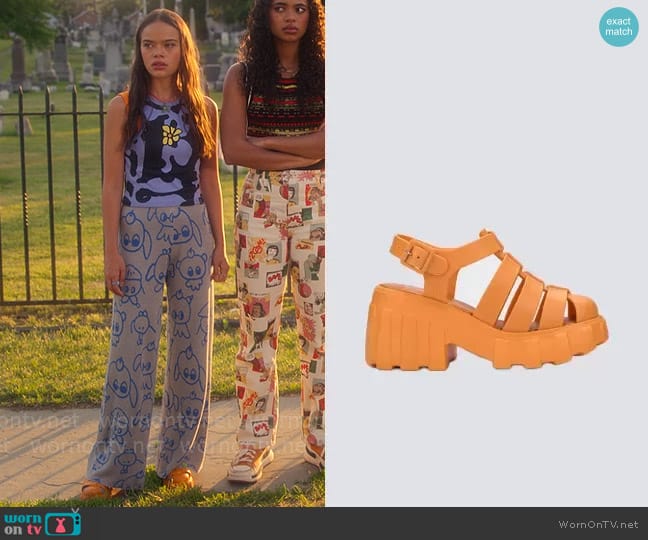 Melissa Megan Fisherman Sandals worn by Minnie 'Mouse' Honrada (Malia Pyles) on Pretty Little Liars Original Sin