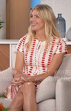 Amanda's lips print dress on The Talk