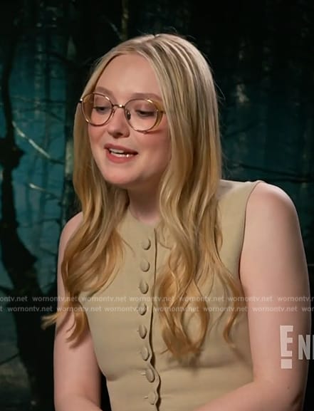 Dakota Fanning's beige button front vest on E! News