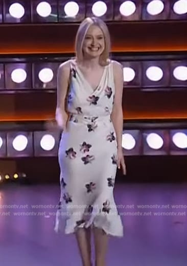 Dakota Fanning's white floral print dress on The Kelly Clarkson Show