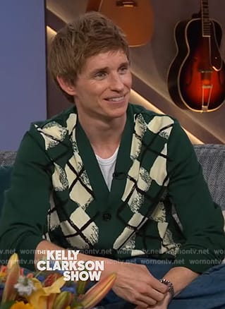 Eddie Radmayne’s green agyle cardigan on The Kelly Clarkson Show