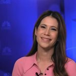 Deirdre Bosa’s pink ribbed polo top on NBC News Daily