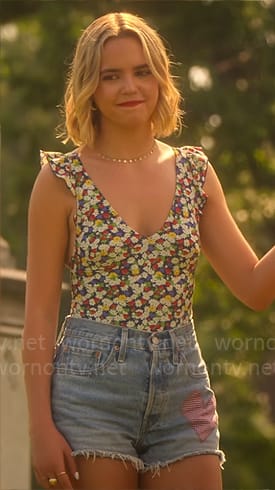 Imogen's floral v-neck bodysuit and denim shorts on Pretty Little Liars Summer School