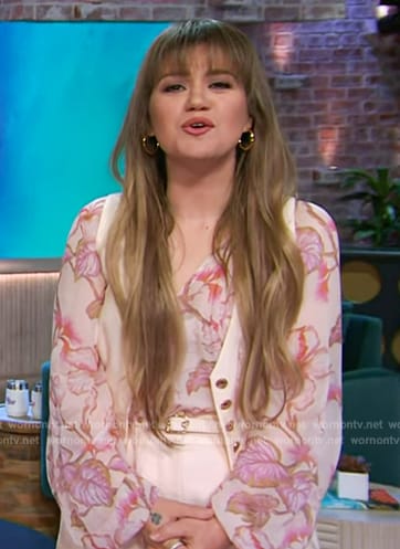 Kelly's pink floral blouse and vest on The Kelly Clarkson Show