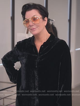 Kris's sunglasses on The Kardashians