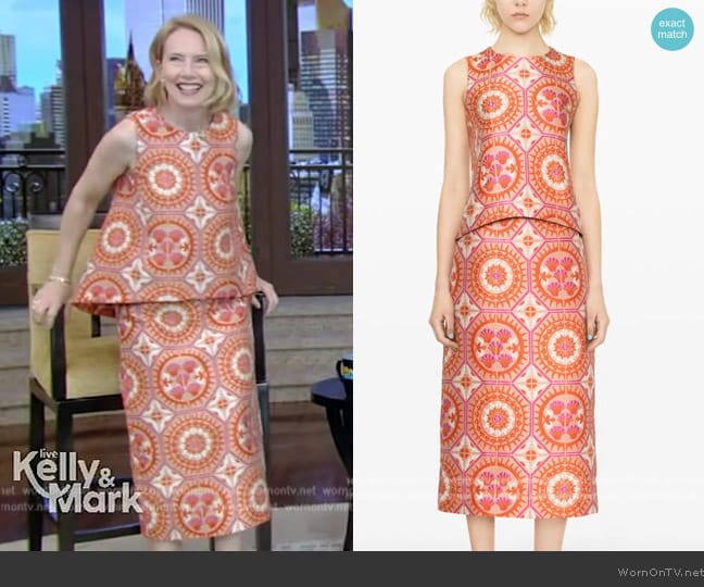 La DoubleJ La Scala trapeze blouse worn by Amy Ryan on Live with Kelly and Mark