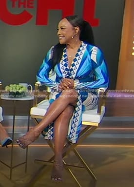 Lynn Whitfield's blue geometric print dress on Good Morning America