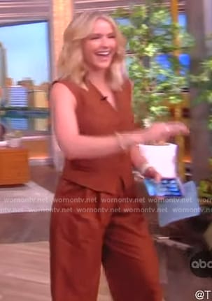 Sara’s brown vest and pants on The View