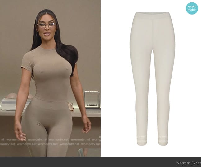 Skims Soft Lounge Leggings worn by Kim Kardashian (Kim Kardashian) on The Kardashians