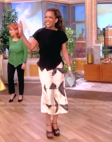 Sunny's black top and crane print skirt on The View