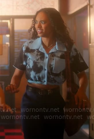 Tabby's blue and black cropped button down shirt on Pretty Little Liars Original Sin