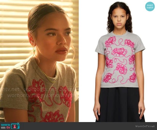 Tao Floral T-Shirt worn by Minnie 'Mouse' Honrada (Malia Pyles) on Pretty Little Liars Original Sin