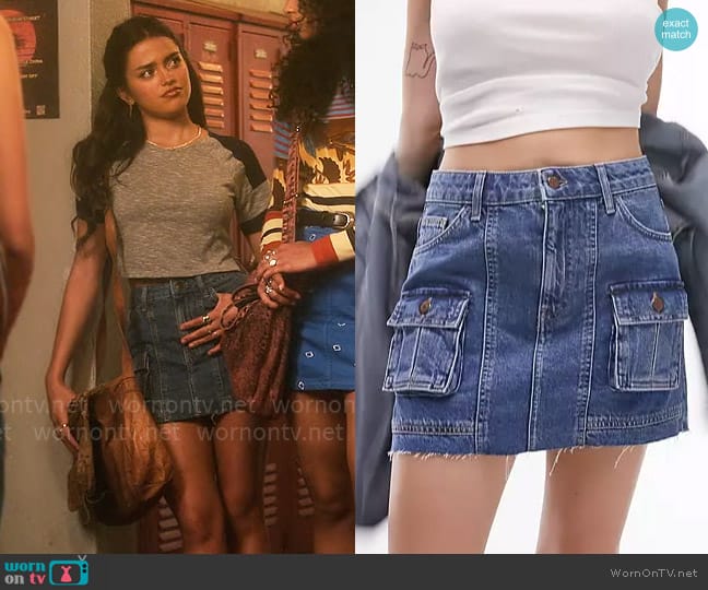 Topshop Mid rise cargo denim skirt worn by Noa Olivar (Maia Reficco) on Pretty Little Liars Original Sin