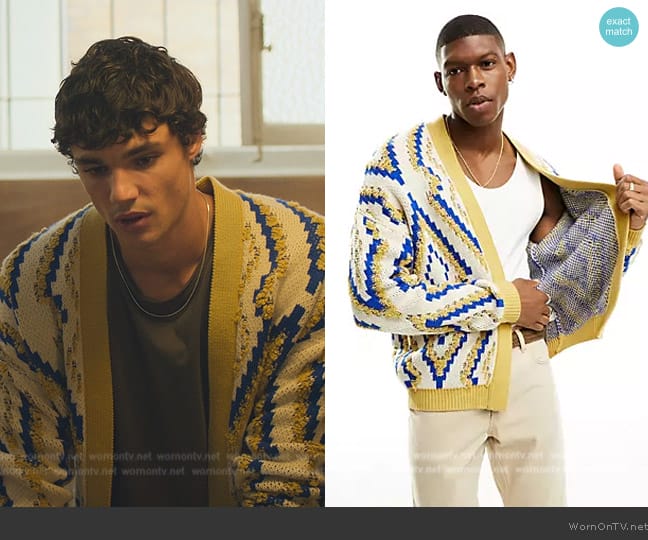 ASOS Knitted open cardigan with pattern boucle texture in yellow worn by Joel (Fernando Líndez) on Elite