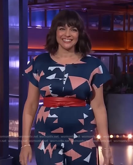 Norah Jones' geometric print top and pants on The Kelly Clarkson Show