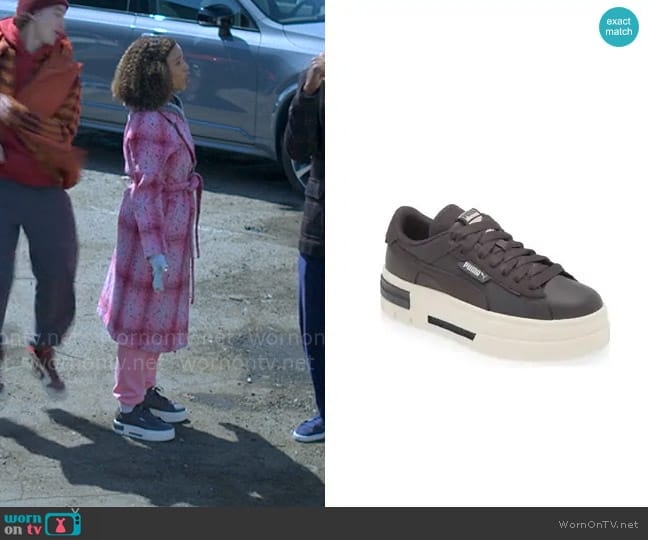 Paige’s grey sneakers on UnPrisoned