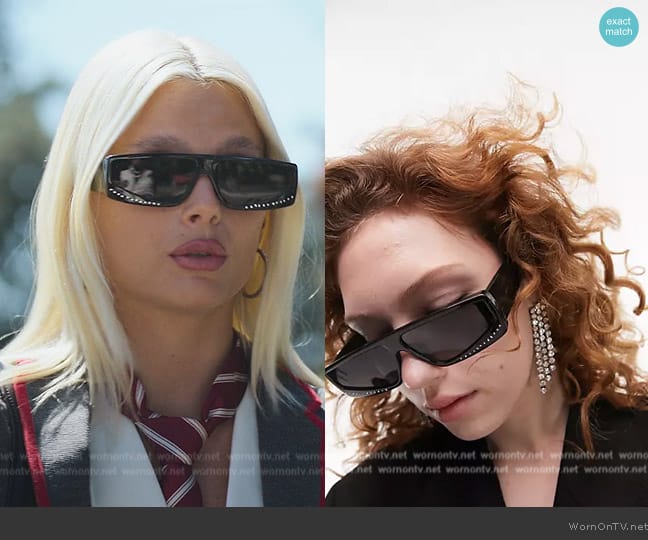 Topshop Skinny flatbrow sunglasses in black worn by Isadora Artinan (Valentina Zenere) on Elite