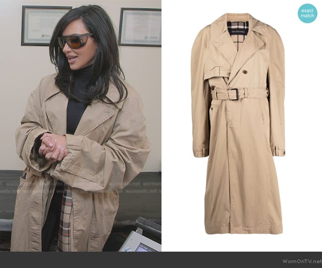 Balenciaga Cotton gabardine trench coat worn by Kim Kardashian (Kim Kardashian) on The Kardashians