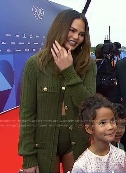 Chrissy Teigen’s green cable knit cardigan on E! News