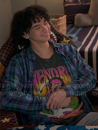 Finn's Jimi Hendrix t-shirt on UnPrisoned