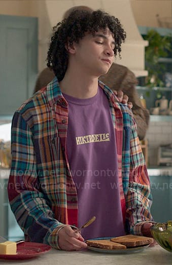 Finn’s purple Hikerdelic t-shirt on UnPrisoned