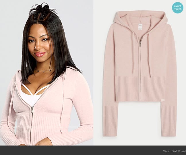 Hollister Gilly Hicks Sweater worn by Thea (Camille Hyde) on All American Homecoming