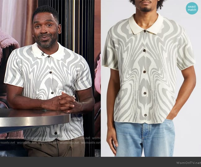 Honor the Gift Dazed Jacquard Short Sleeve Cotton Knit Button-Up Shirt in Bone worn by Justin Sylvester on E! News