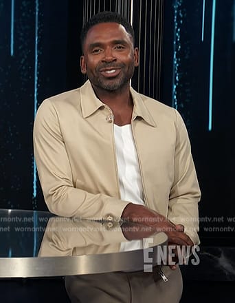 Justin's beige zip front jacket on E! News