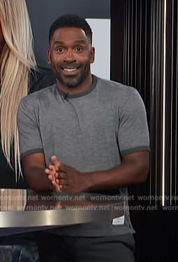 Justin’s gray ringer tee on E! News