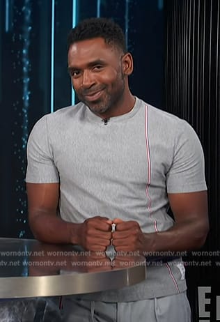 Justin's gray stripe tee on E! News