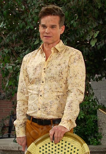 Leo's yellow printed shirt on Days of our Lives