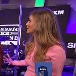 Nikki Novak’s pink ribbed sweater and mini skirt on E! News