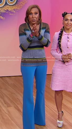 Robin's colorblock ribbed sweater and blue pants on Good Morning America